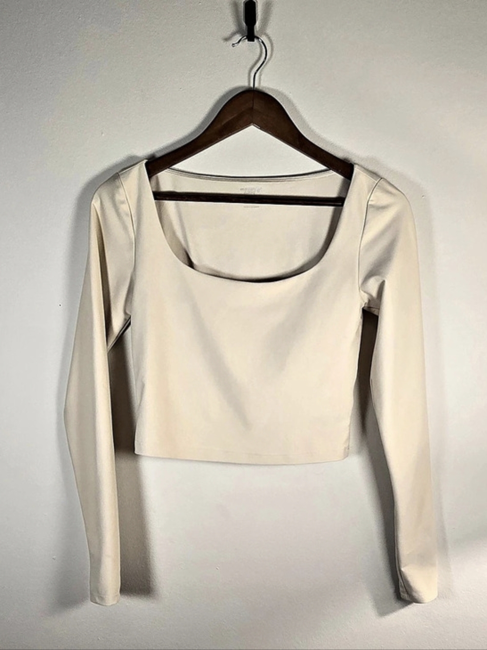 Old Navy PowerSoft Scoop Neck Long Sleeve Crop Top Cream Small